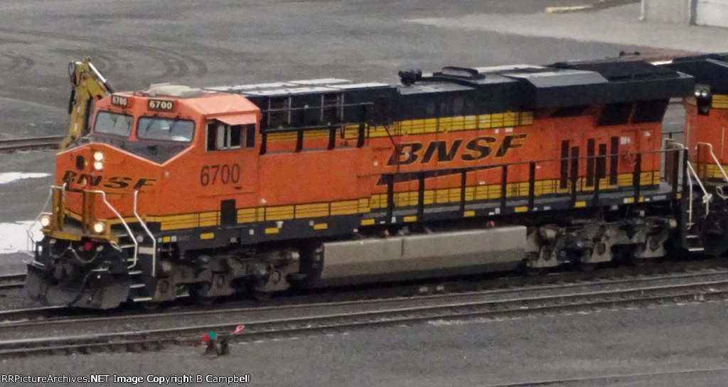 BNSF 6700